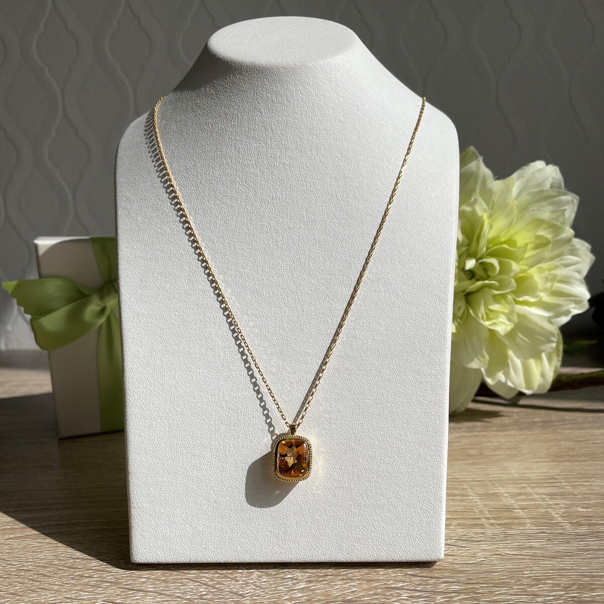 K18 Citrine necklace appropximately 45cm | DAHLIAS