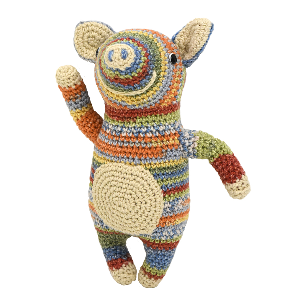 Bridget the Pig Amigurumi Handmade Kit Hand-knitted Yarn Elta Design Naif Mela NASKA